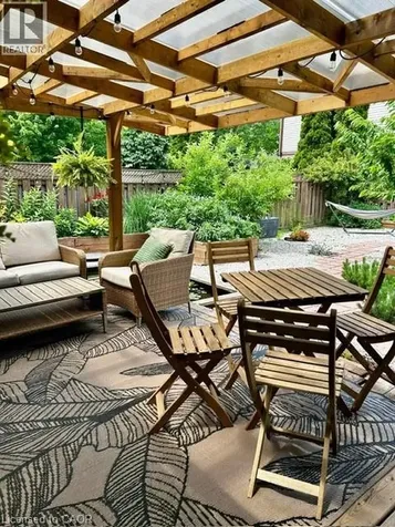 395 Maidstone Crescent Oakville ON L6M 1C1
