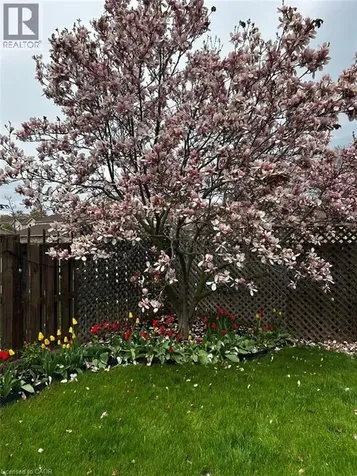 395 Maidstone Crescent Oakville ON L6M 1C1