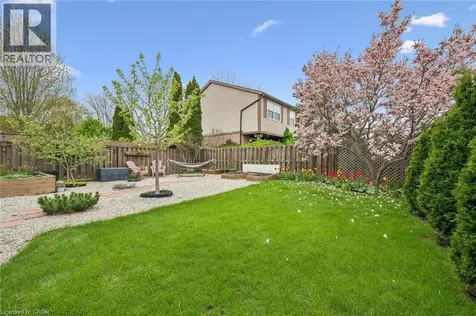 395 Maidstone Crescent Oakville ON L6M 1C1