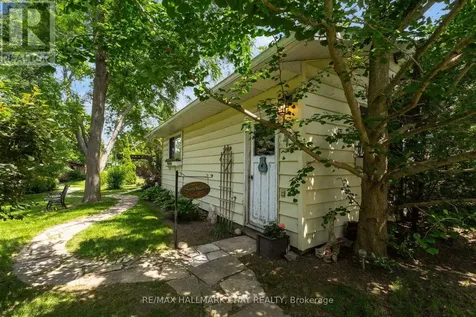 82 Fourth Street Orillia ON L3V 4B8
