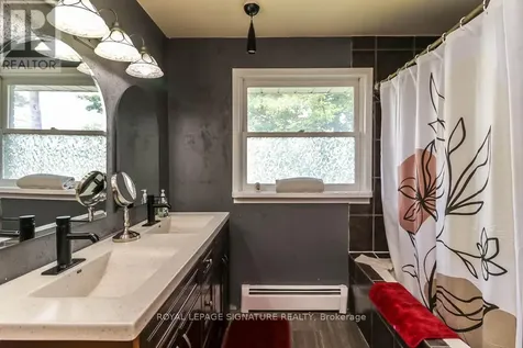 1729 Mosley Street Wasaga Beach ON L9Z 1Z8