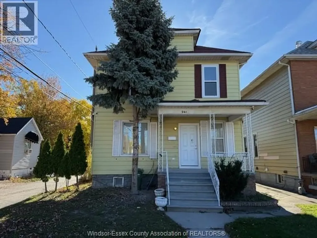 941 Cataraqui Windsor ON N9A 3P7