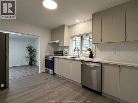 941 Cataraqui Windsor ON N9A 3P7