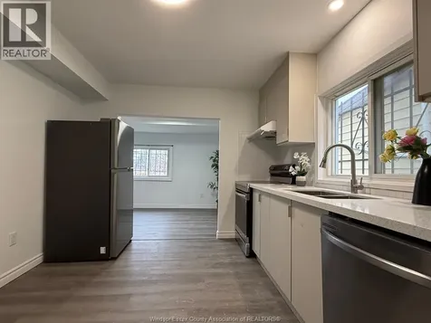 941 Cataraqui Windsor ON N9A 3P7