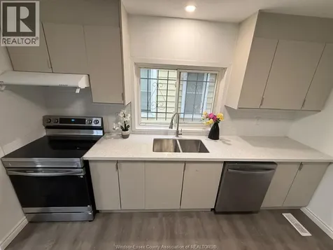 941 Cataraqui Windsor ON N9A 3P7
