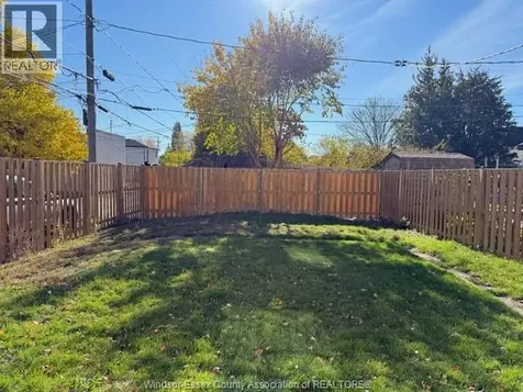 941 Cataraqui Windsor ON N9A 3P7