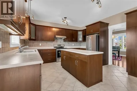 2259 St. Patrick's Windsor ON N9B 3Y4