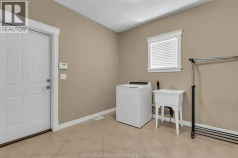 2259 St. Patrick's Windsor ON N9B 3Y4