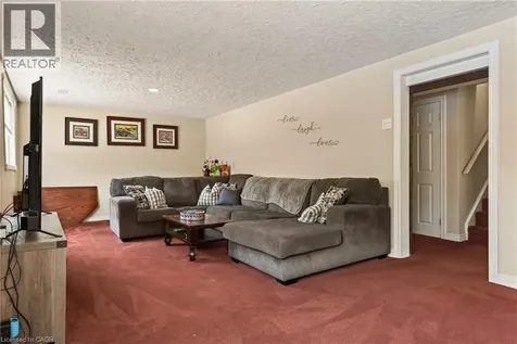 30 Greenwood Trail Brantford ON N3R 6G5