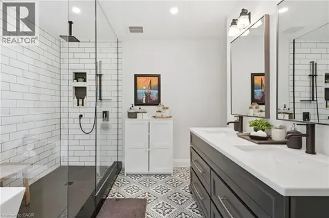 5347 Jameson Crescent Burlington ON L7L 6Z1