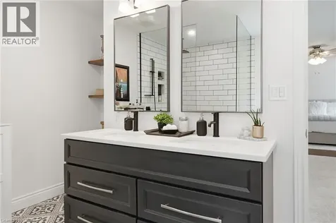 5347 Jameson Crescent Burlington ON L7L 6Z1