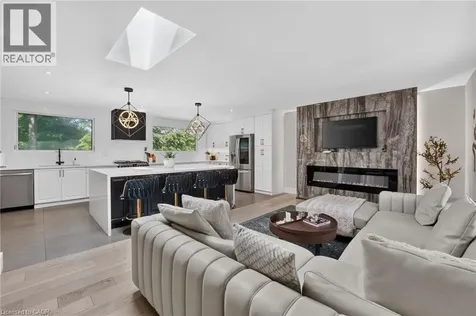 9 Leslie Drive Hamilton ON L8G 2P6