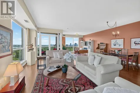38 Metropole Private Ottawa ON K1Z 1E9