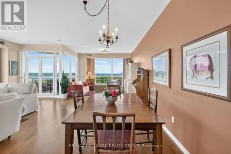 38 Metropole Private Ottawa ON K1Z 1E9