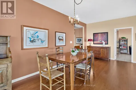 38 Metropole Private Ottawa ON K1Z 1E9