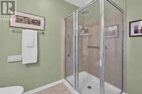 38 Metropole Private Ottawa ON K1Z 1E9