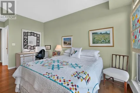 38 Metropole Private Ottawa ON K1Z 1E9