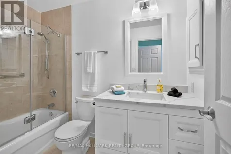38 Metropole Private Ottawa ON K1Z 1E9