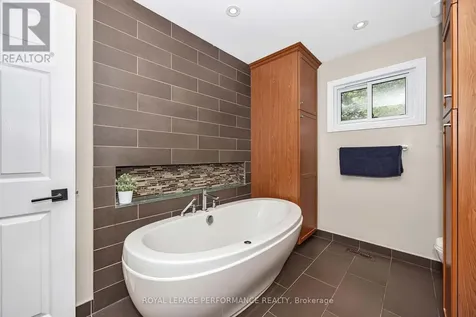 30 Promenade Boulevard Russell ON K0A 1W1