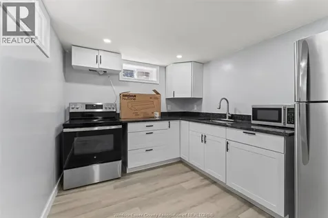 2729 Virginia Park Windsor ON N9E 2B6