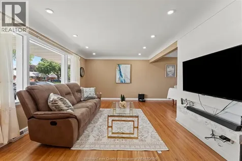 2729 Virginia Park Windsor ON N9E 2B6