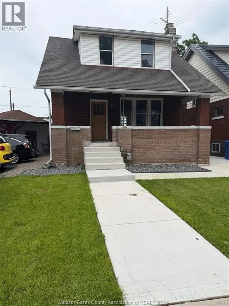 1504 Elsmere Windsor ON N8X 4H3