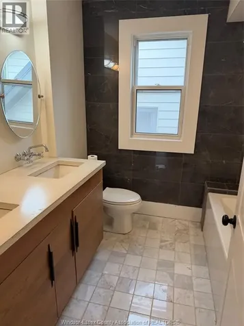 1504 Elsmere Windsor ON N8X 4H3