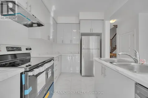 21 Tamworth Terrace Barrie ON L9J 0W5