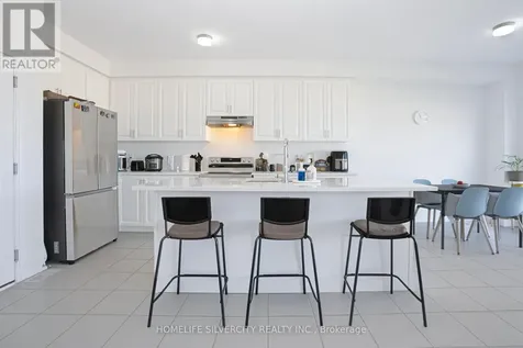 12 Kingsbury Trail Barrie ON L9J 0W9