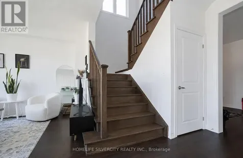 12 Kingsbury Trail Barrie ON L9J 0W9
