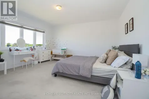 12 Kingsbury Trail Barrie ON L9J 0W9