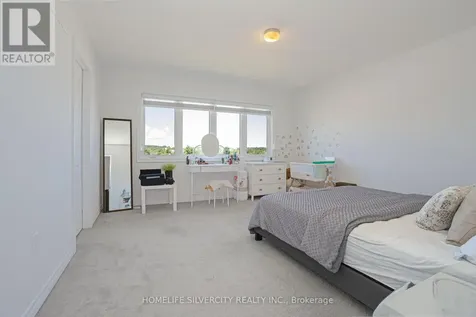 12 Kingsbury Trail Barrie ON L9J 0W9