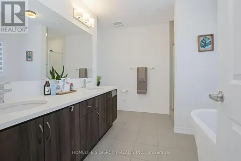 12 Kingsbury Trail Barrie ON L9J 0W9