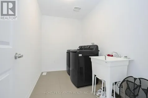 12 Kingsbury Trail Barrie ON L9J 0W9
