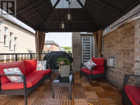 22 Hayeraft Street Whitby ON L1P 0C6