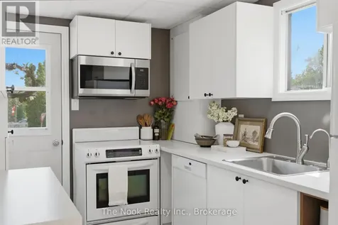 30 Lakeview Avenue Scugog ON L0B 1E0