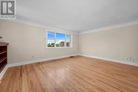 131 Dagmar Avenue Ottawa ON K1L 5T3