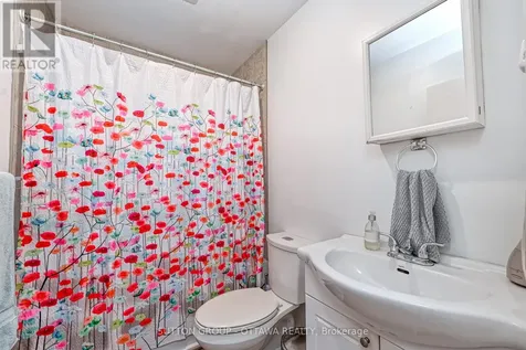154-156 Dagmar Avenue Ottawa ON K1L 5T2