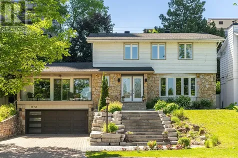 1958 Neepawa Avenue Ottawa ON K2A 3L5