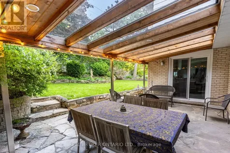 1958 Neepawa Avenue Ottawa ON K2A 3L5