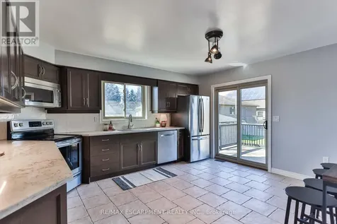 98 Thomas Avenue Brantford ON N3S 7V4