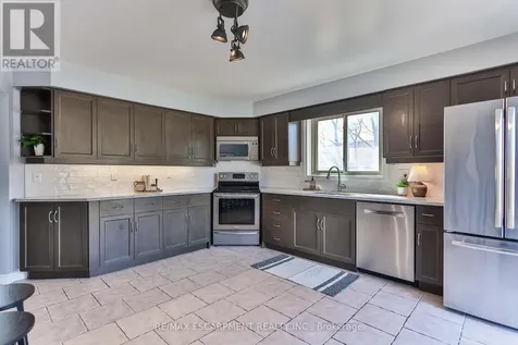 98 Thomas Avenue Brantford ON N3S 7V4