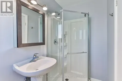98 Thomas Avenue Brantford ON N3S 7V4