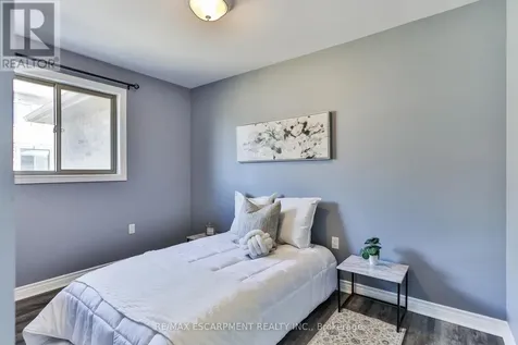 98 Thomas Avenue Brantford ON N3S 7V4