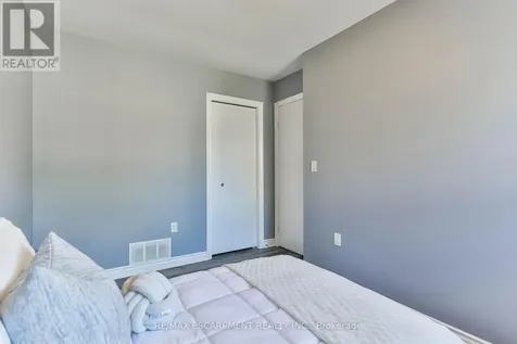 98 Thomas Avenue Brantford ON N3S 7V4