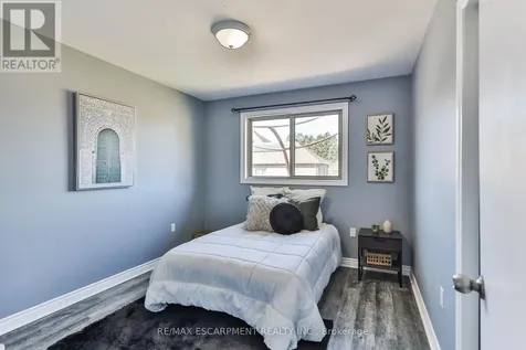 98 Thomas Avenue Brantford ON N3S 7V4