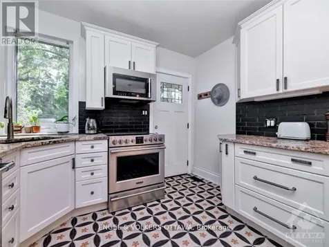 187 Ivy Crescent Ottawa ON K1M 1X9