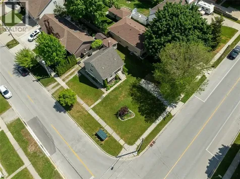 702 Michigan Avenue Point Edward ON N7V 1G8