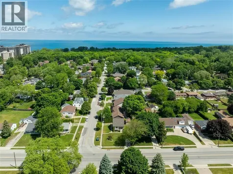 702 Michigan Avenue Point Edward ON N7V 1G8