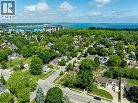 702 Michigan Avenue Point Edward ON N7V 1G8